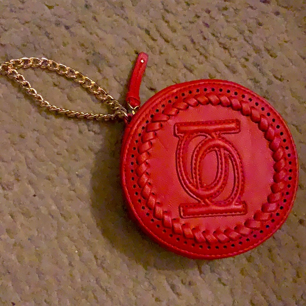 Bebe hand clutch